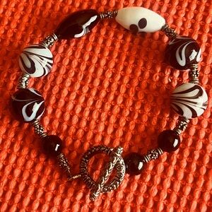 Beautiful Black & White Glass Beads Bracelet EUC